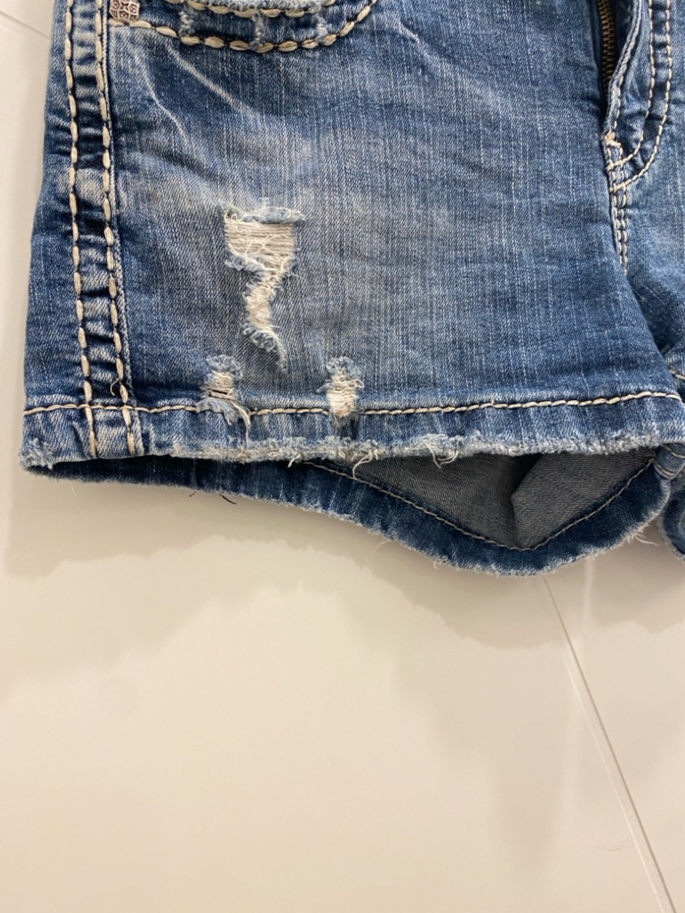 Silver Jeans Low Rise Mid Short Distressed Denim Shorts W30 Y2K Aiko Stretchy - Picture 9 of 12